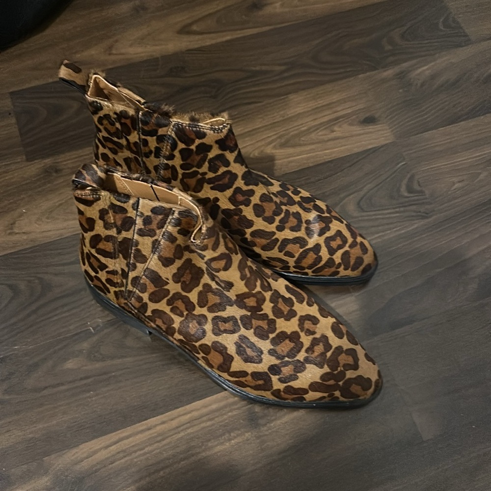 NWOB Via Spiga booties